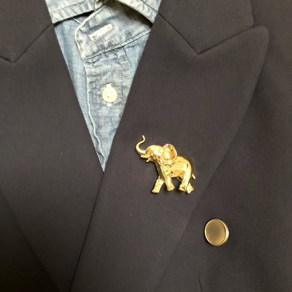 Vintage 1980s elephant brooch pin gold tone - Picture 4 of 4